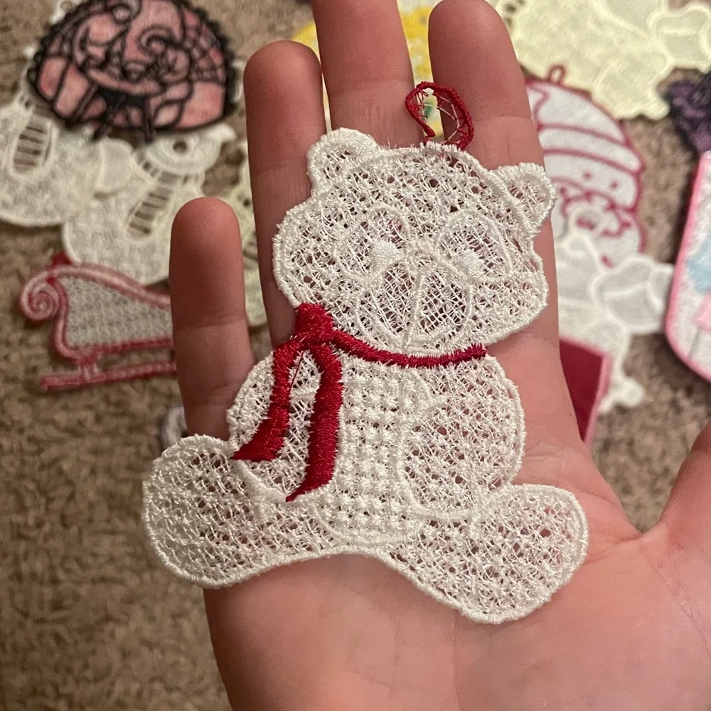 18 Holiday‎ Patches